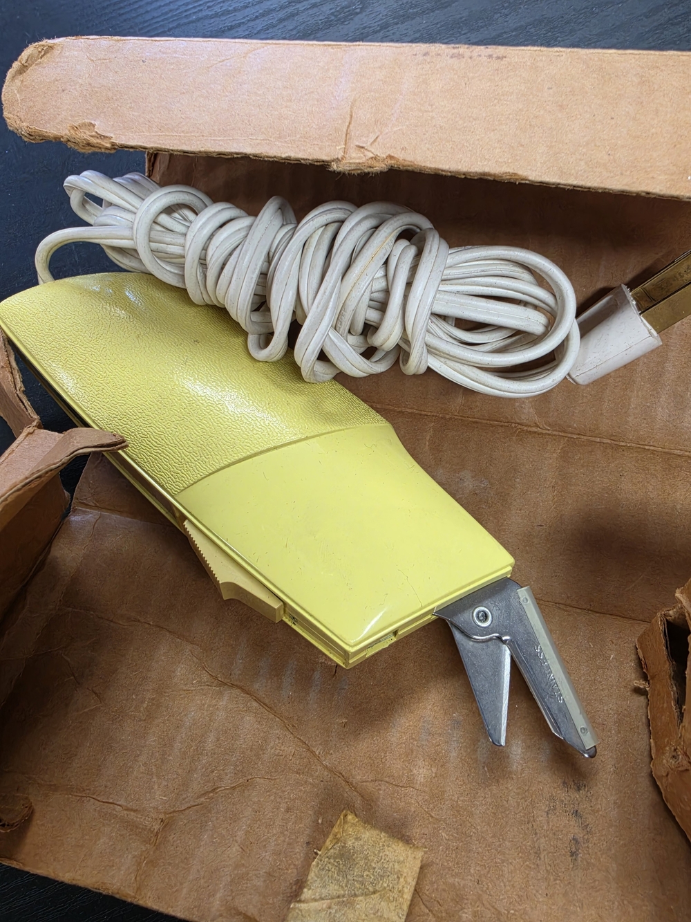Hamilton Beach Yellow 2-Speed Electric Scissors